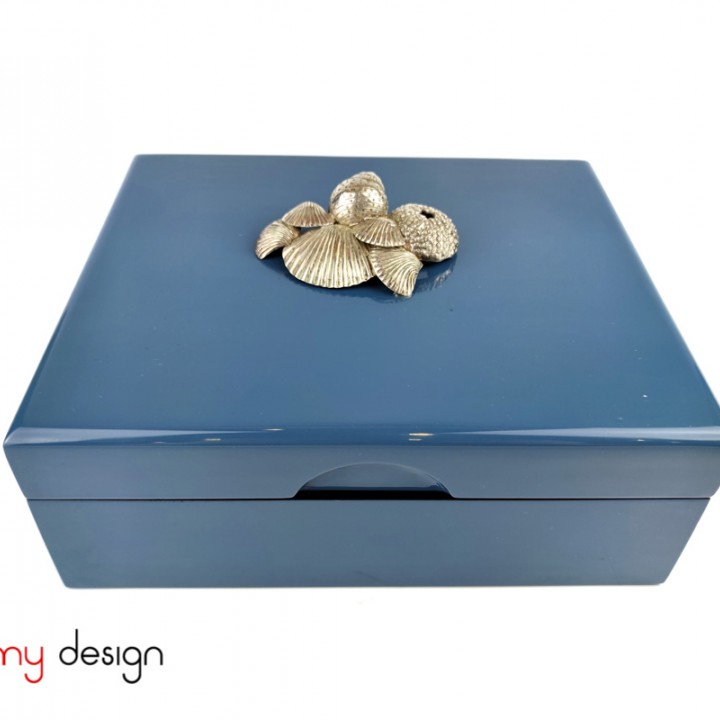 Blue  lacquer box attached with shellfish 22x27xH9 cm